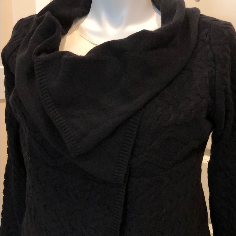 T Tahari Black Crisscrossed Sweater sz L